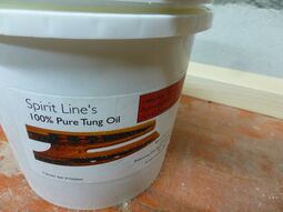 Dieses Tung-Öl von skinboat.org enthält nur Öl, aber keine Lösungsmittel